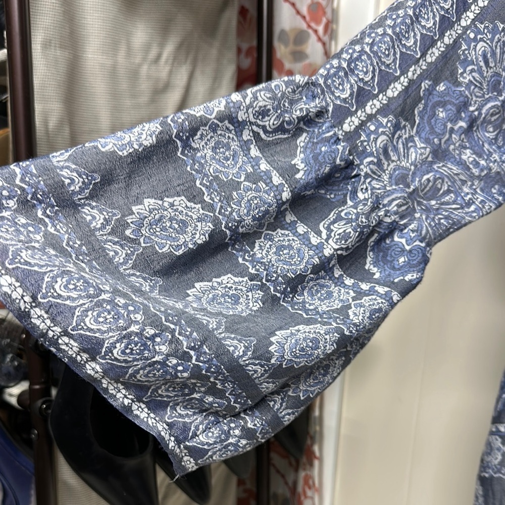 Como Vintage Blue and White Bell Sleeve Blouse - Picture 3 of 12